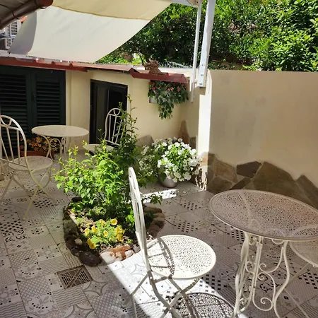 Aliga Bed & Breakfast