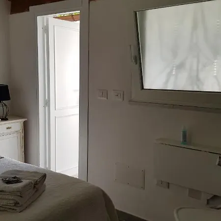 Aliga Oda ve Kahvaltı Alghero