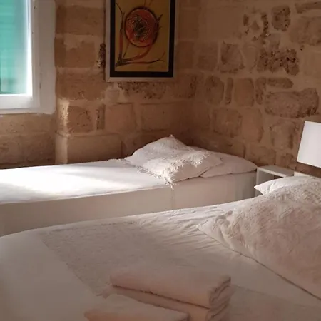 Aliga Oda ve Kahvaltı Alghero