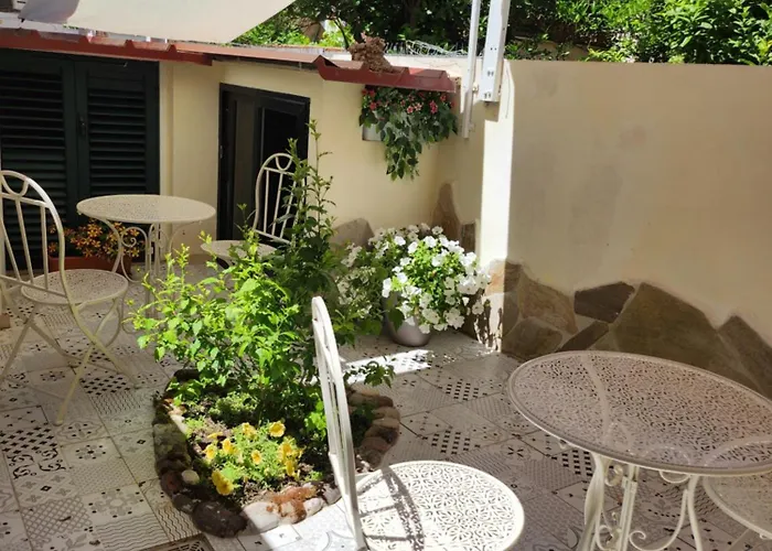 Aliga Bed & Breakfast